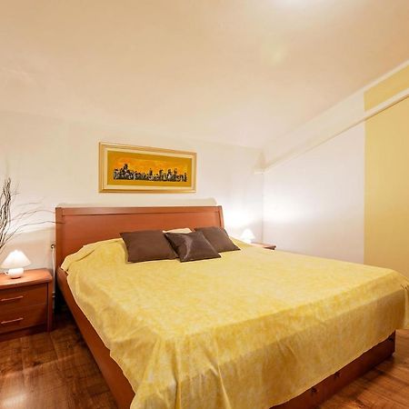 Apartmani Gilda เวอร์ซาร์ ภายนอก รูปภาพ