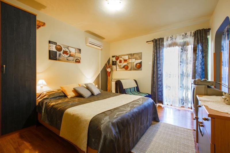 Apartmani Gilda เวอร์ซาร์ ภายนอก รูปภาพ