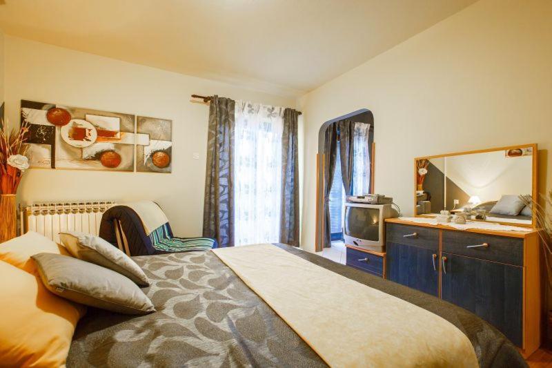 Apartmani Gilda เวอร์ซาร์ ภายนอก รูปภาพ