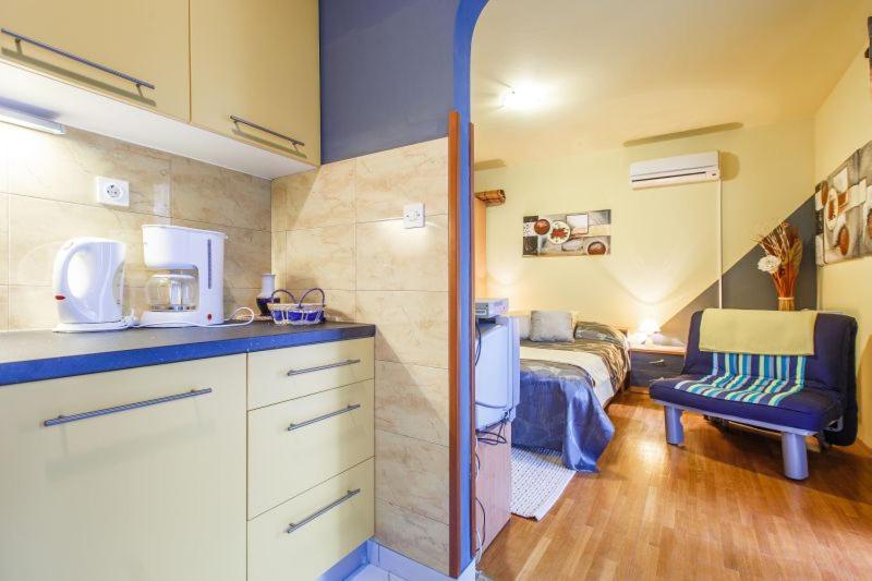 Apartmani Gilda เวอร์ซาร์ ภายนอก รูปภาพ