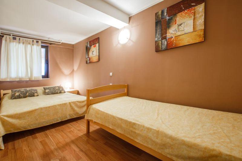 Apartmani Gilda เวอร์ซาร์ ภายนอก รูปภาพ