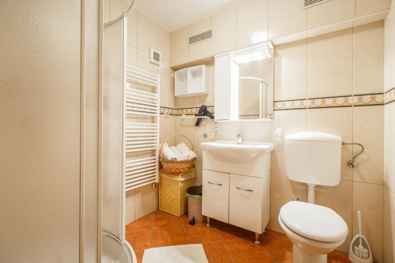 Apartmani Gilda เวอร์ซาร์ ภายนอก รูปภาพ